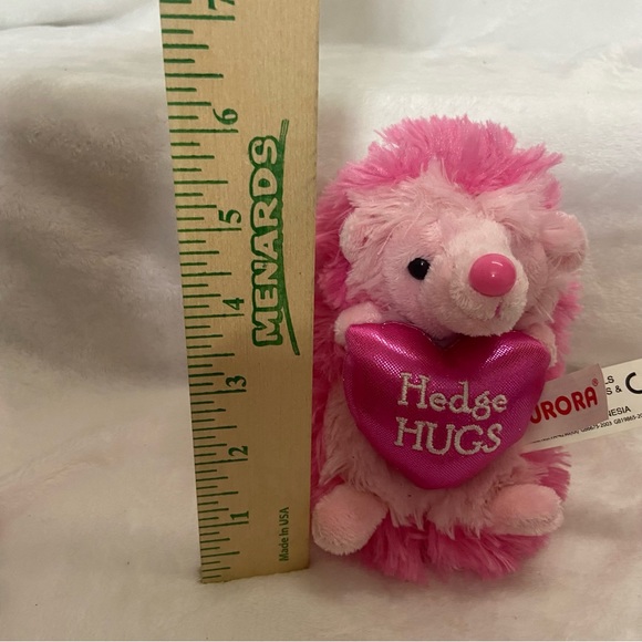 aurora world  hedgehugs plush, pink
Holding pink heart hedge hugs - Picture 4 of 4